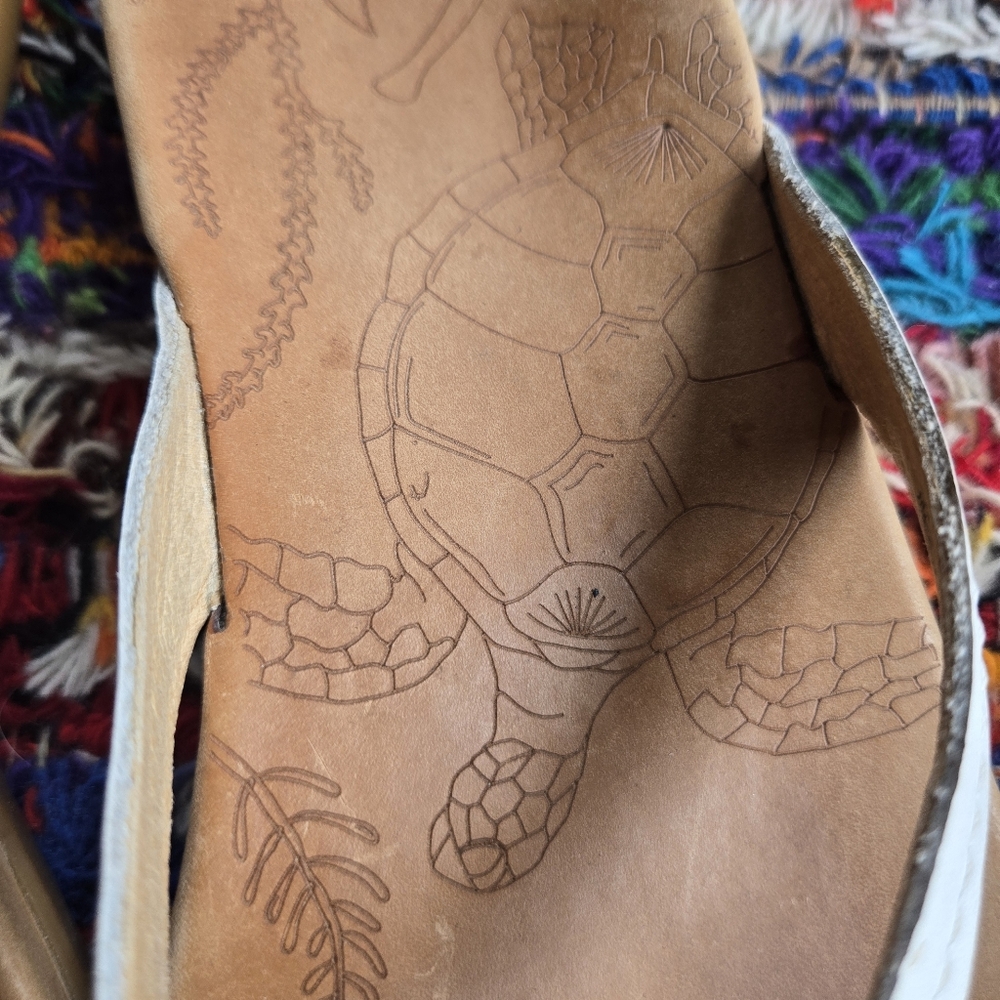 OluKai Honu White Leather Flip Flop Sandal Size 7 - Picture 9 of 15